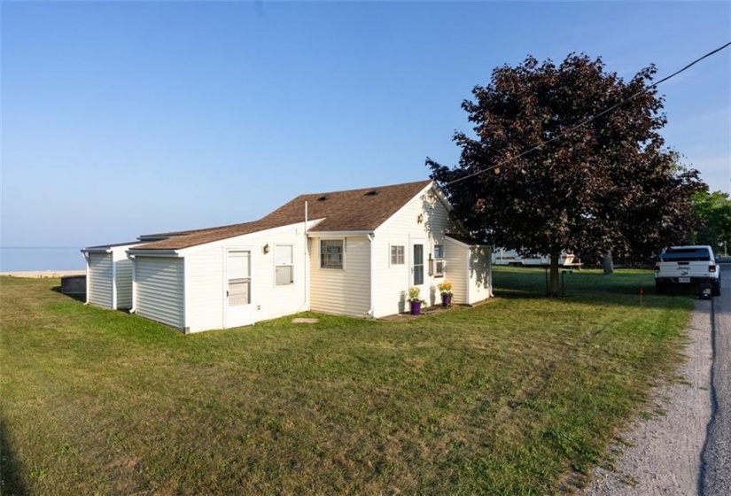 15 MOHAWK POINT Road, Dunnville, Ontario N0A 1K0, 2 Bedrooms Bedrooms, ,1 BathroomBathrooms,Residential,Sale,MOHAWK POINT,H4203467