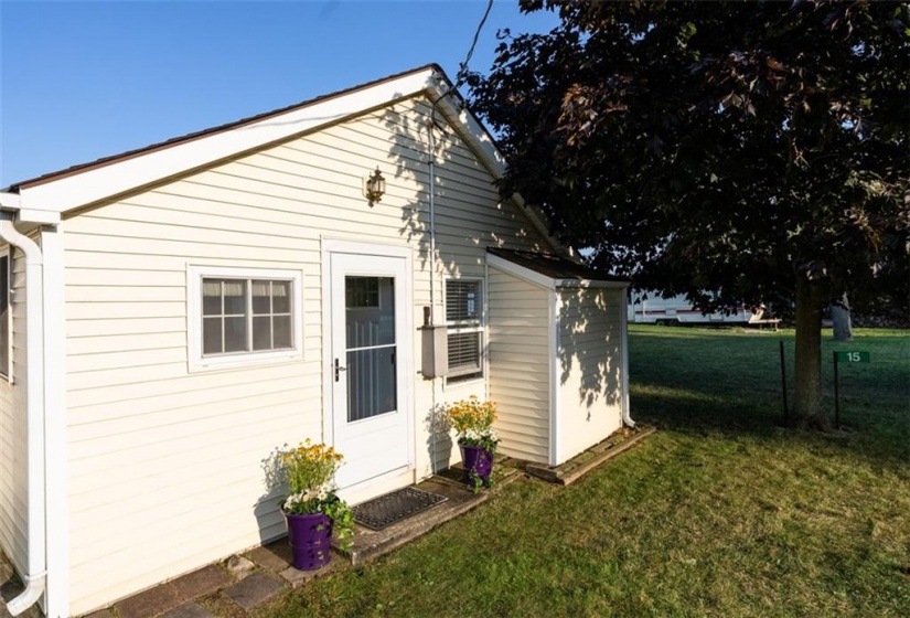 15 MOHAWK POINT Road, Dunnville, Ontario N0A 1K0, 2 Bedrooms Bedrooms, ,1 BathroomBathrooms,Residential,Sale,MOHAWK POINT,H4203467