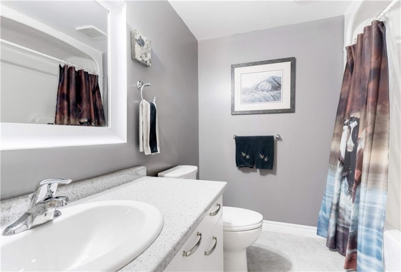 2040 CLEAVER Avenue, Burlington, Ontario L7M 4C4, 2 Bedrooms Bedrooms, ,1 BathroomBathrooms,Residential,Sale,CLEAVER,H4204843