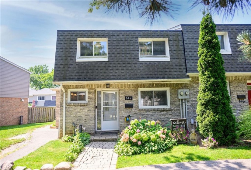 2050 UPPER MIDDLE Road, Burlington, Ontario L7P 3R9, 3 Bedrooms Bedrooms, ,1 BathroomBathrooms,Residential,Sale,UPPER MIDDLE,H4201915