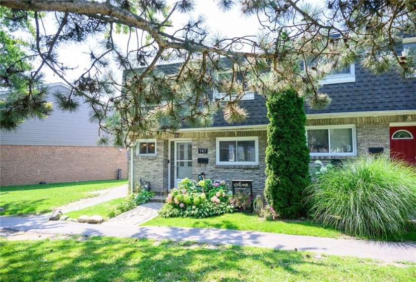 2050 UPPER MIDDLE Road, Burlington, Ontario L7P 3R9, 3 Bedrooms Bedrooms, ,1 BathroomBathrooms,Residential,Sale,UPPER MIDDLE,H4201915