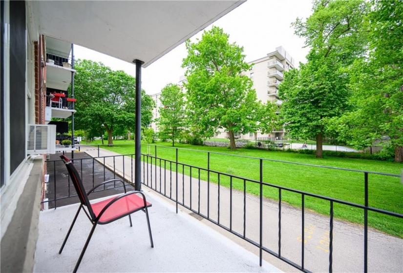 1377 LAKESHORE Road, Burlington, Ontario L7S 1B1, 1 Bedroom Bedrooms, ,1 BathroomBathrooms,Residential,Sale,LAKESHORE,H4205131