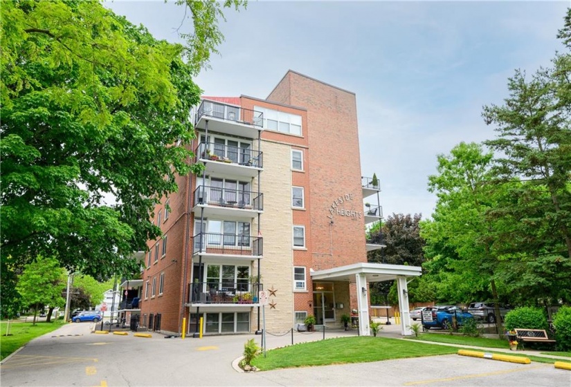 1377 LAKESHORE Road, Burlington, Ontario L7S 1B1, 1 Bedroom Bedrooms, ,1 BathroomBathrooms,Residential,Sale,LAKESHORE,H4205131