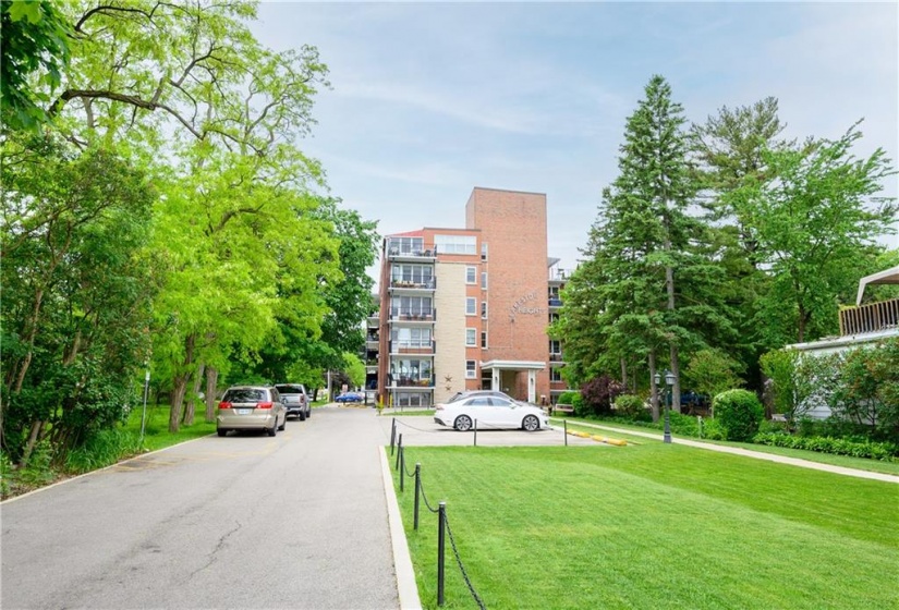 1377 LAKESHORE Road, Burlington, Ontario L7S 1B1, 1 Bedroom Bedrooms, ,1 BathroomBathrooms,Residential,Sale,LAKESHORE,H4205131