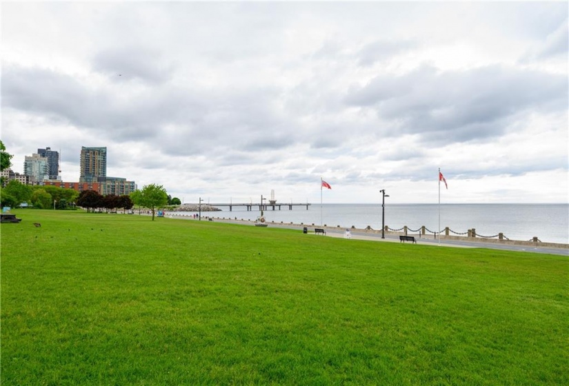 1377 LAKESHORE Road, Burlington, Ontario L7S 1B1, 1 Bedroom Bedrooms, ,1 BathroomBathrooms,Residential,Sale,LAKESHORE,H4205131