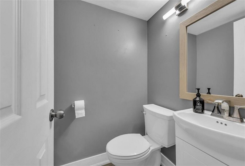 2200 GLENWOOD SCHOOL Drive, Burlington, Ontario L7R 4H3, 3 Bedrooms Bedrooms, ,1 BathroomBathrooms,Residential,Sale,GLENWOOD SCHOOL,H4205237