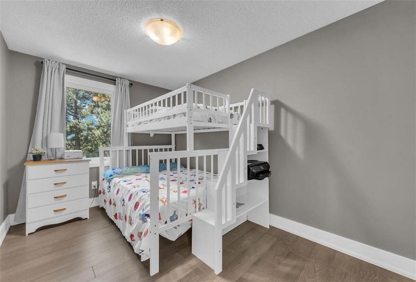 2200 GLENWOOD SCHOOL Drive, Burlington, Ontario L7R 4H3, 3 Bedrooms Bedrooms, ,1 BathroomBathrooms,Residential,Sale,GLENWOOD SCHOOL,H4205237