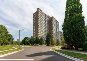 1276 MAPLE CROSSING Boulevard, Burlington, Ontario L7S 2J9, 1 Bedroom Bedrooms, ,1 BathroomBathrooms,Residential,Sale,MAPLE CROSSING,H4204943