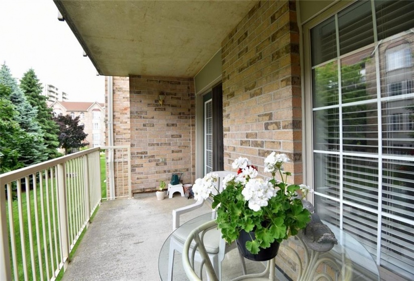 216 PLAINS Road, Burlington, Ontario L7T 4K8, 2 Bedrooms Bedrooms, ,2 BathroomsBathrooms,Residential,Sale,PLAINS,H4198419