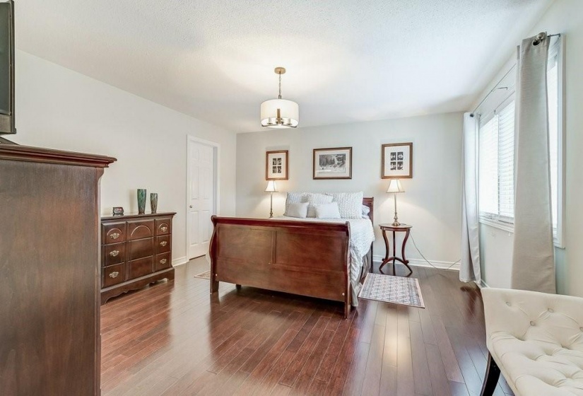 2065 WILLIAM O'CONNELL Boulevard, Burlington, Ontario L7M 4X9, 4 Bedrooms Bedrooms, ,2 BathroomsBathrooms,Residential,Sale,WILLIAM O'CONNELL,H4205471