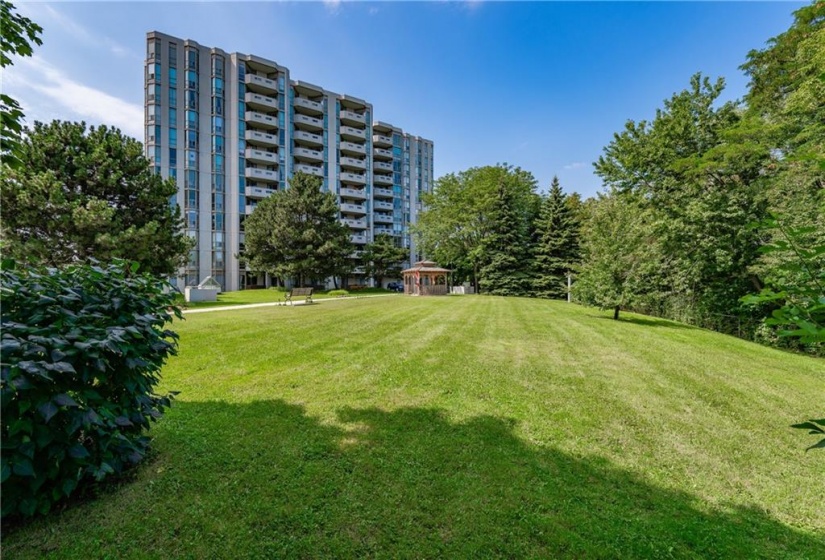 5090 Pinedale Avenue, Burlington, Ontario L7L 3V8, 1 Bedroom Bedrooms, ,1 BathroomBathrooms,Residential,Sale,Pinedale,H4205193