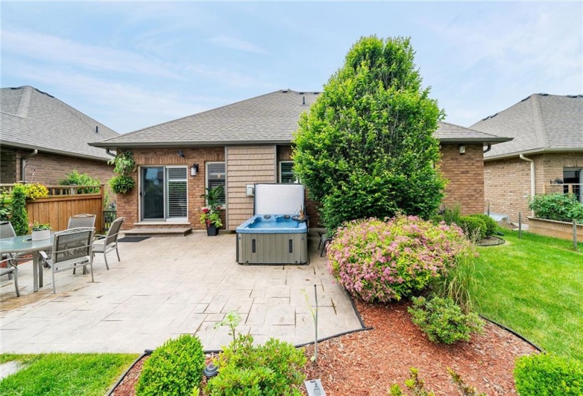 165 WOODWAY Trail, Simcoe, Ontario N3Y 0B8, 3 Bedrooms Bedrooms, ,3 BathroomsBathrooms,Residential,Sale,WOODWAY,H4205317