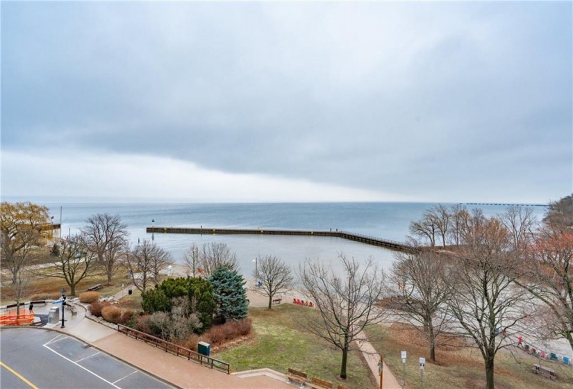 11 Bronte Road, Oakville, Ontario L6L 0E1, 2 Bedrooms Bedrooms, ,2 BathroomsBathrooms,Residential,Sale,Bronte,H4205033