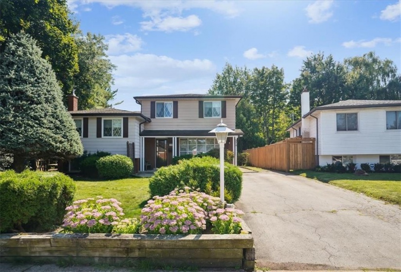 574 BRIDLE WOOD, Burlington, Ontario L7L 4C7, 5 Bedrooms Bedrooms, ,2 BathroomsBathrooms,Residential,Sale,BRIDLE WOOD,H4205371