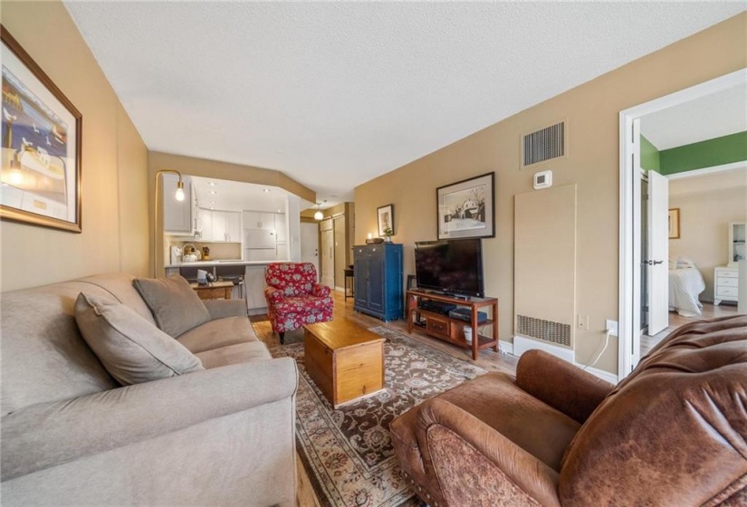 1270 MAPLE CROSSING Boulevard, Burlington, Ontario L7S 2J3, 2 Bedrooms Bedrooms, ,1 BathroomBathrooms,Residential,Sale,MAPLE CROSSING,H4205407