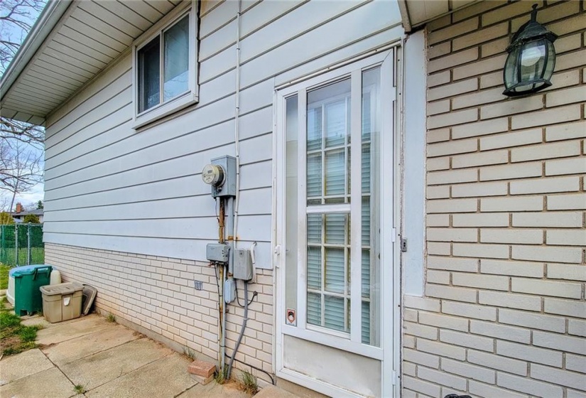 2145 Sandringham Drive, Burlington, Ontario L7P 1T8, 3 Bedrooms Bedrooms, ,2 BathroomsBathrooms,Residential,Sale,Sandringham,H4205545