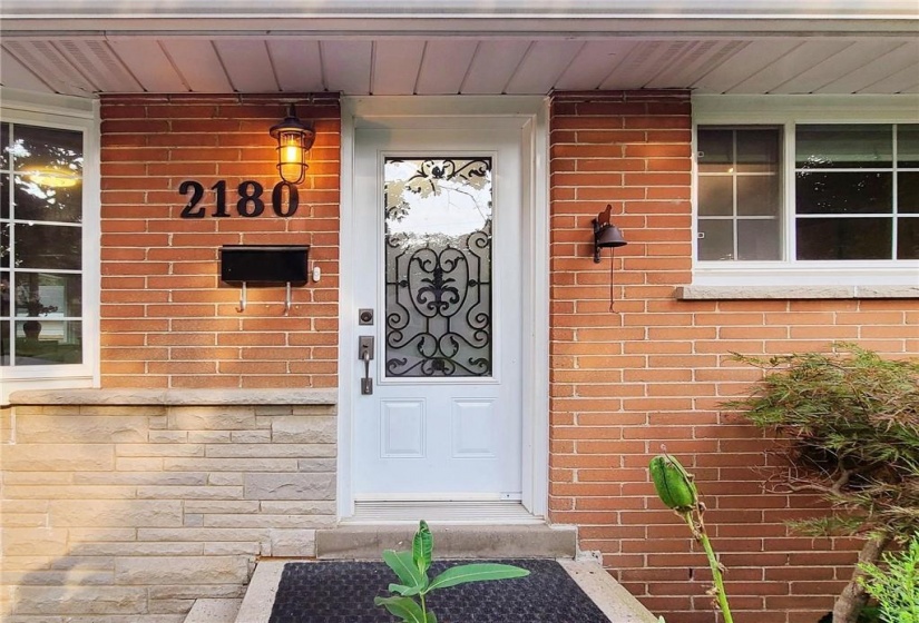 2180 Mount Royal Avenue, Burlington, Ontario L7P 1R9, 3 Bedrooms Bedrooms, ,2 BathroomsBathrooms,Residential,Sale,Mount Royal,H4205749