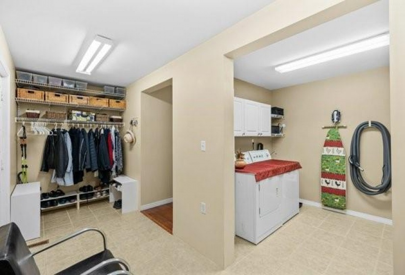 7385 Milburough Line, Milton, Ontario L0P 1B0, 4 Bedrooms Bedrooms, ,2 BathroomsBathrooms,Residential,Sale,Milburough,H4204883