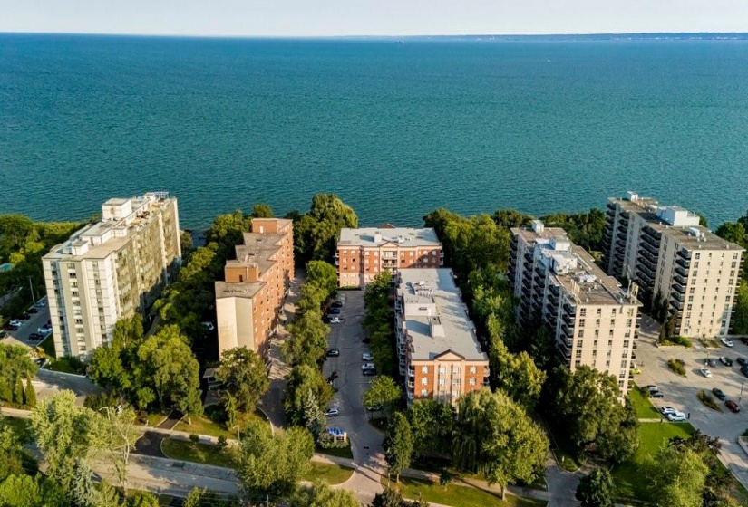 5188 Lakeshore Road, Burlington, Ontario L7L 6P4, 1 Bedroom Bedrooms, ,2 BathroomsBathrooms,Residential,Sale,Lakeshore,H4205128