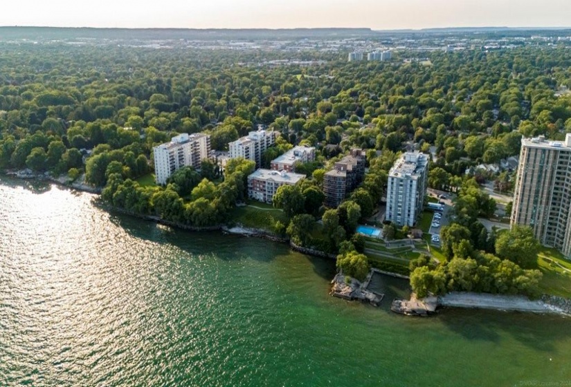 5188 Lakeshore Road, Burlington, Ontario L7L 6P4, 1 Bedroom Bedrooms, ,2 BathroomsBathrooms,Residential,Sale,Lakeshore,H4205128