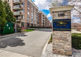 100 Burloak Drive, Burlington, Ontario L7L 6P6, 1 Bedroom Bedrooms, ,1 BathroomBathrooms,Residential,Sale,Burloak,H4205465