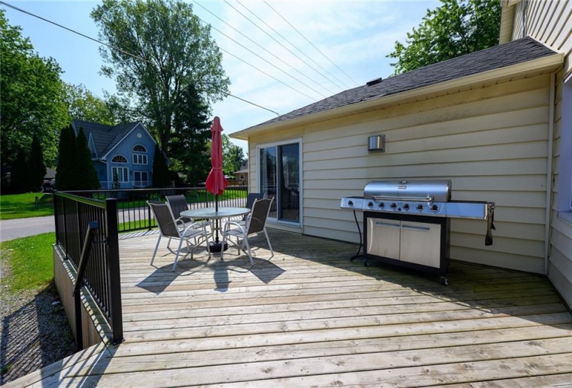 241 CEDAR Drive, Turkey Point, Ontario N0E 1T0, 4 Bedrooms Bedrooms, ,1 BathroomBathrooms,Residential,Sale,CEDAR,H4202734