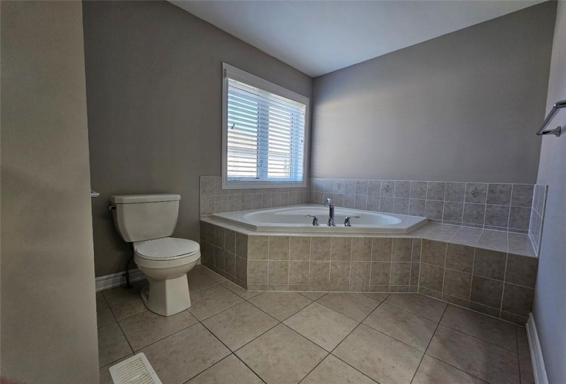 3339 MOSES Way, Burlington, Ontario L7M 0L5, 5 Bedrooms Bedrooms, ,4 BathroomsBathrooms,Residential,Sale,MOSES,H4205991