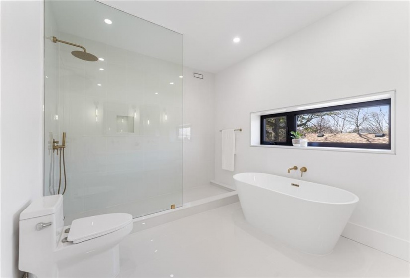 Master ensuite. Soaker tub. Rain shower head, hand spray. Porcelain floor