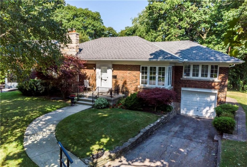 393 River Side Drive, Oakville, Ontario L6K 3N6, 4 Bedrooms Bedrooms, ,1 BathroomBathrooms,Residential,Sale,River Side,H4205889