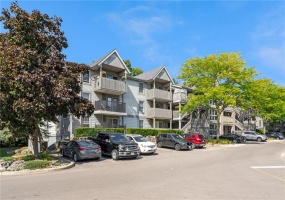 2040 CLEAVER Avenue, Burlington, Ontario L7M 4C4, 1 Bedroom Bedrooms, ,1 BathroomBathrooms,Residential,Sale,CLEAVER,H4206046