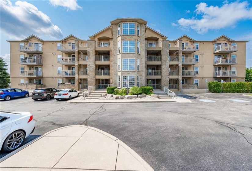 1800 WALKERS Line, Burlington, Ontario L7M 4V2, 1 Bedroom Bedrooms, ,1 BathroomBathrooms,Residential,Sale,WALKERS,H4206418