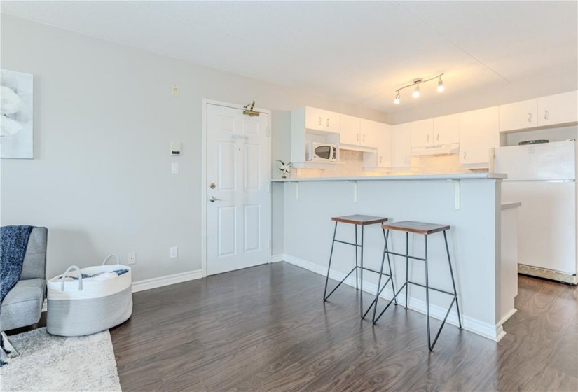 1800 WALKERS Line, Burlington, Ontario L7M 4V2, 1 Bedroom Bedrooms, ,1 BathroomBathrooms,Residential,Sale,WALKERS,H4206418