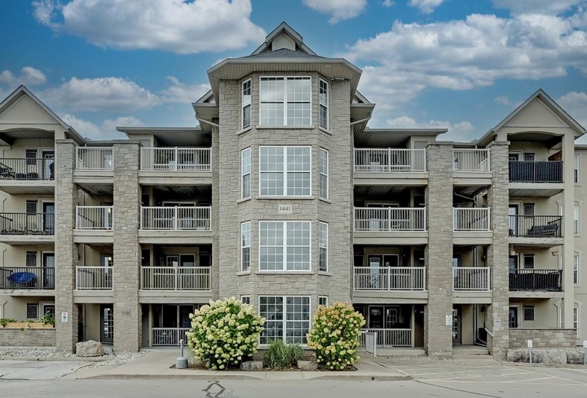 1441 WALKER'S Line, Burlington, Ontario L7M 4P2, 1 Bedroom Bedrooms, ,1 BathroomBathrooms,Residential,Sale,WALKER'S,H4206277