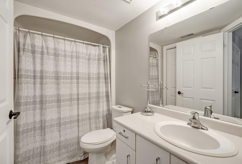 1441 WALKER'S Line, Burlington, Ontario L7M 4P2, 1 Bedroom Bedrooms, ,1 BathroomBathrooms,Residential,Sale,WALKER'S,H4206277