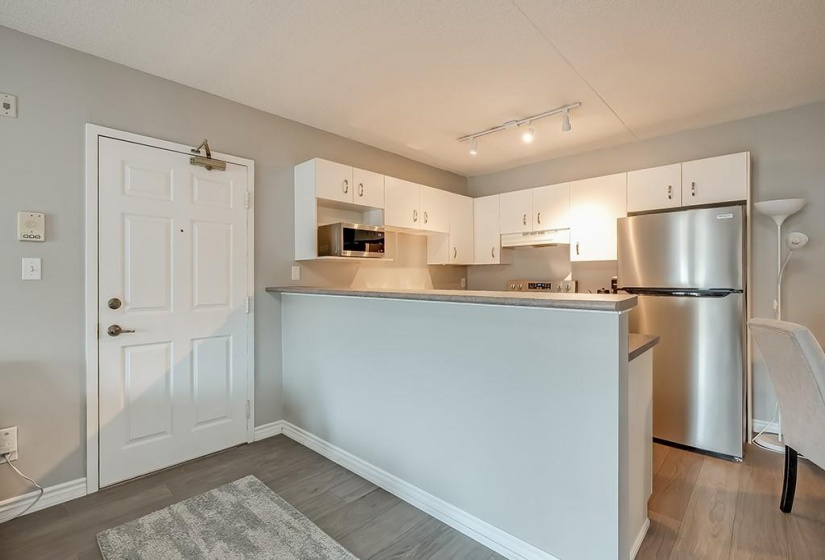 1441 WALKER'S Line, Burlington, Ontario L7M 4P2, 1 Bedroom Bedrooms, ,1 BathroomBathrooms,Residential,Sale,WALKER'S,H4206277