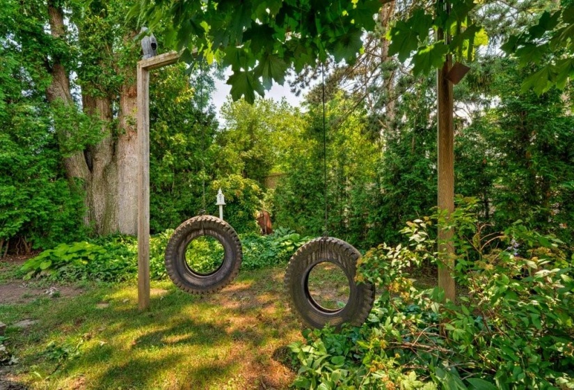 Park like backyard for hours of outdoor Family Fun!