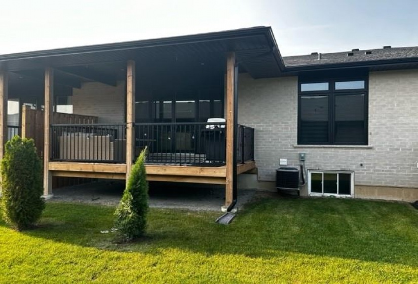 300 RICHMOND Street, Thorold, Ontario L2V 5B9, 2 Bedrooms Bedrooms, ,2 BathroomsBathrooms,Residential,Sale,RICHMOND,H4206618