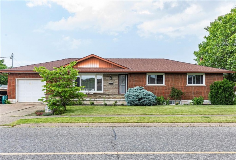 11 RIDGE POINT Road, St. Catharines, Ontario L2T 2S8, 6 Bedrooms Bedrooms, ,2 BathroomsBathrooms,Residential,Sale,RIDGE POINT,H4206689