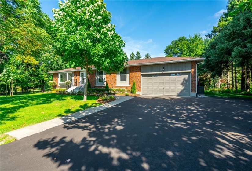 585 SAFARI Road, Hamilton, Ontario L0R 1V0, 3 Bedrooms Bedrooms, ,1 BathroomBathrooms,Residential,Sale,SAFARI,H4206695