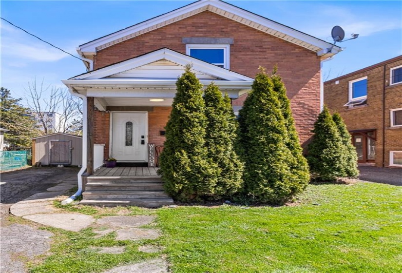 18 PRINCE Street, St. Catharines, Ontario L2R 3X7, 3 Bedrooms Bedrooms, ,1 BathroomBathrooms,Residential,Sale,PRINCE,H4206709