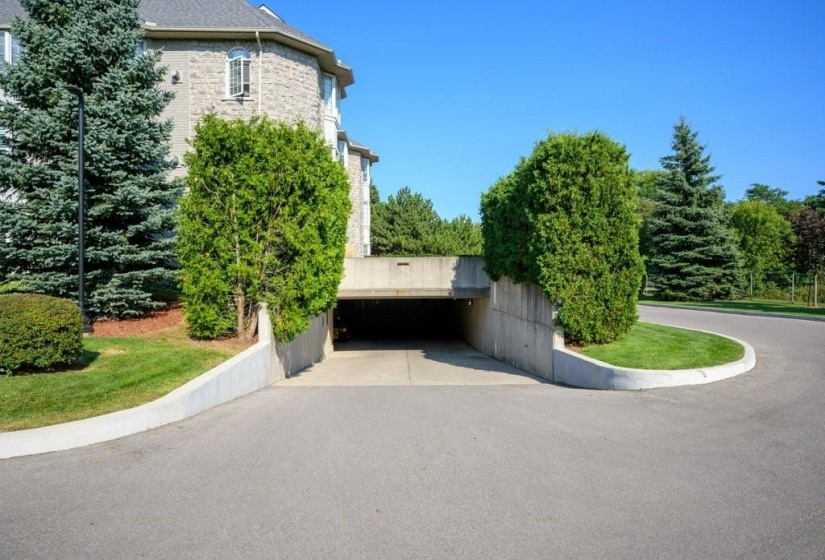 990 GOLF LINKS Road, Ancaster, Ontario L9K 1J8, 2 Bedrooms Bedrooms, ,2 BathroomsBathrooms,Residential,Sale,GOLF LINKS,H4205923