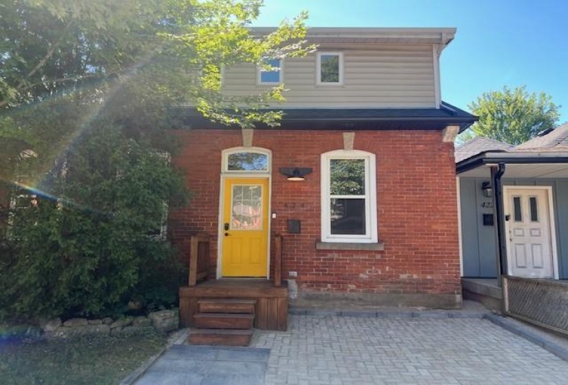 424 King William Street, Hamilton, Ontario L8L 1P7, 2 Bedrooms Bedrooms, ,1 BathroomBathrooms,Residential,Sale,King William,H4206563