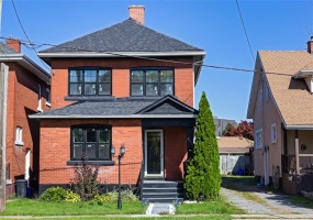 210 MAPLE Street, Welland, Ontario L3C 5G5, 3 Bedrooms Bedrooms, ,2 BathroomsBathrooms,Residential,Sale,MAPLE,H4206785