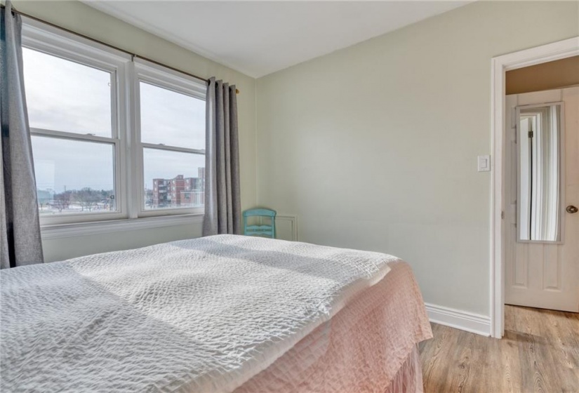 5 EAST 36TH Street, Hamilton, Ontario L8V 3Y6, 1 Bedroom Bedrooms, ,1 BathroomBathrooms,Residential,Sale,EAST 36TH,H4206901