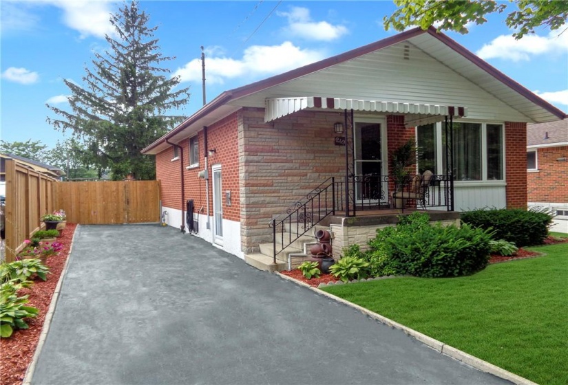 249 Fernwood Crescent, Hamilton, Ontario L8T 3L7, 3 Bedrooms Bedrooms, ,1 BathroomBathrooms,Residential,Sale,Fernwood,H4206903