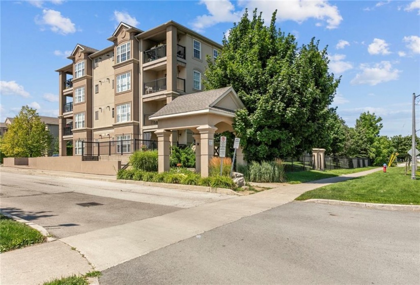 2055 APPLEBY Line, Burlington, Ontario L7L 7H1, 2 Bedrooms Bedrooms, ,1 BathroomBathrooms,Residential,Sale,APPLEBY,H4206966