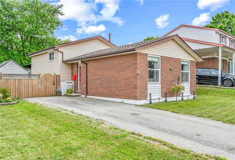 30 HOPEWELL Crescent, Hamilton, Ontario L8J 1P4, 3 Bedrooms Bedrooms, ,1 BathroomBathrooms,Residential,Sale,HOPEWELL,H4205245