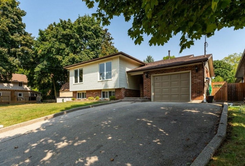 17 George Street, Waterdown, Ontario L0R 2H0, 4 Bedrooms Bedrooms, ,2 BathroomsBathrooms,Residential,Sale,George,H4206957