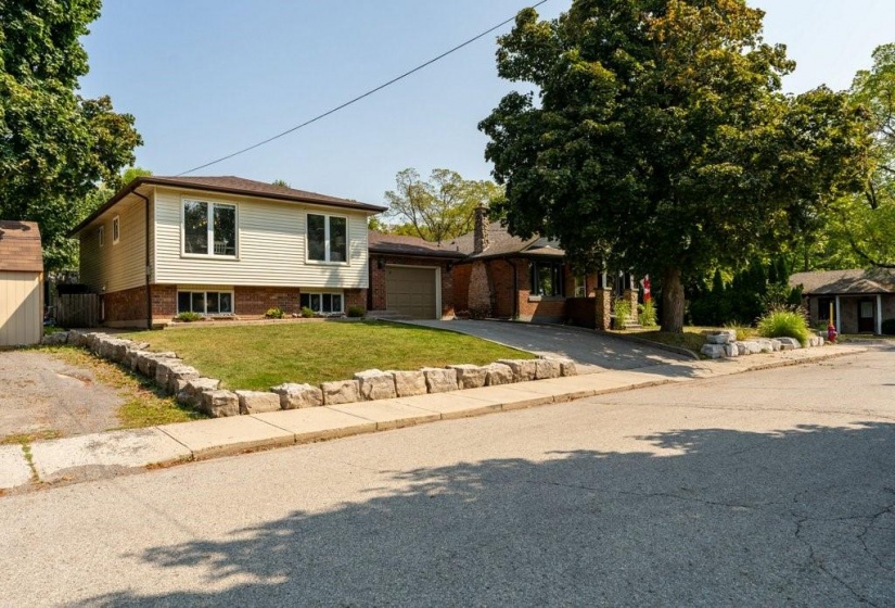 17 George Street, Waterdown, Ontario L0R 2H0, 4 Bedrooms Bedrooms, ,2 BathroomsBathrooms,Residential,Sale,George,H4206957