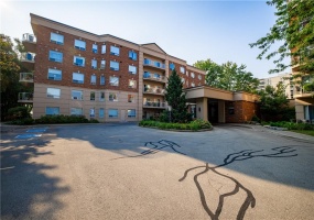 5188 Lakeshore Road, Burlington, Ontario L7L 6P4, 2 Bedrooms Bedrooms, ,2 BathroomsBathrooms,Residential,Sale,Lakeshore,H4206984